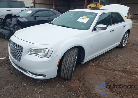 2019 Chrysler 300 300C z USA, uszkodzony, nr VIN 2C3CCAPT1KH556122